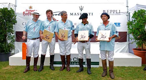 Kunstdrucke von Michael Hotz als Ehrenpreise f&uuml;r das Team Lafina beim Polo Emotions Cup 2013